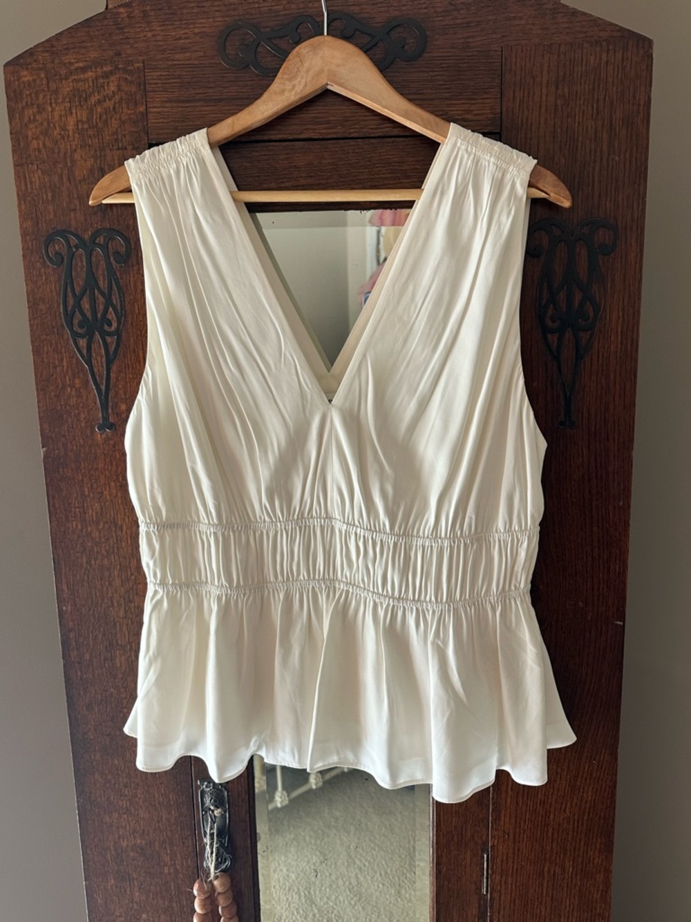 Banana Republic Double V-Neck Ivory Sleeveless Peplum Elegant Classy Blouse- L